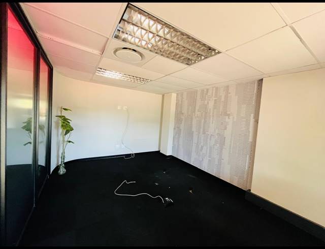329M² OFFICE TO LET IN MAGALIESSIG